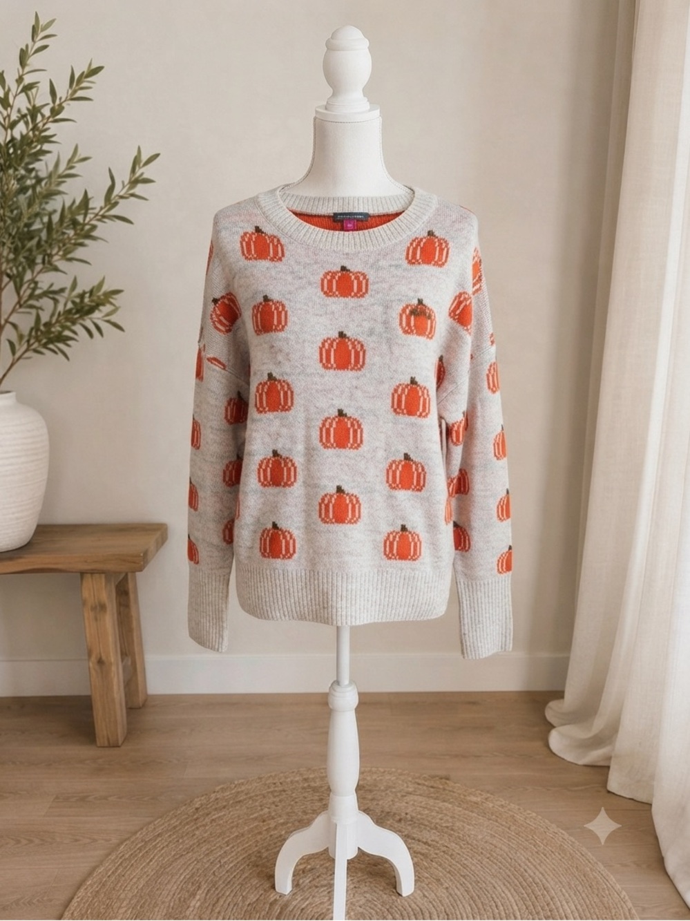 Vince Camuto Women's Sweater Sz Medium Pumpkin Jack-O-Lantern Sweater